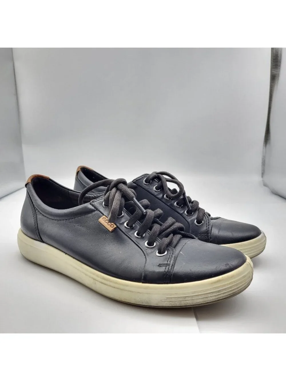 Ecco Soft 7 Women's Black Leather Golf shoes lace up sneakers